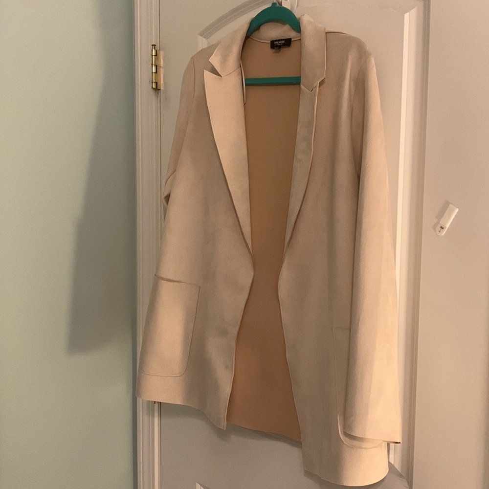cream blazer!